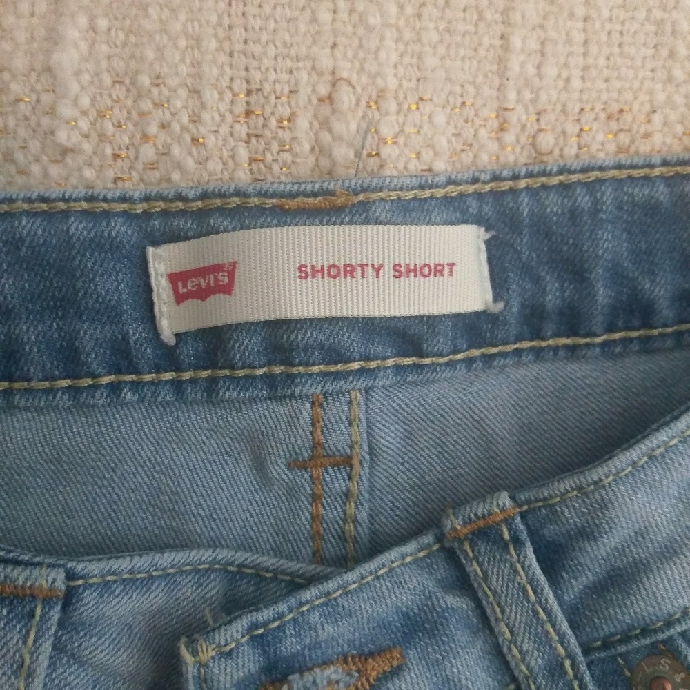 Levi's Cutoffs - Picture 5 of 5
